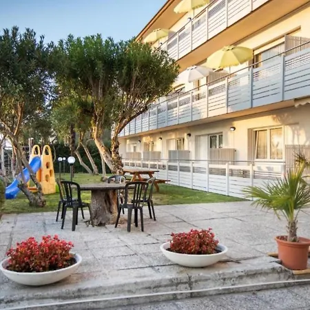 Lovely For 5 Guests By The Lignano Sabbiadoro