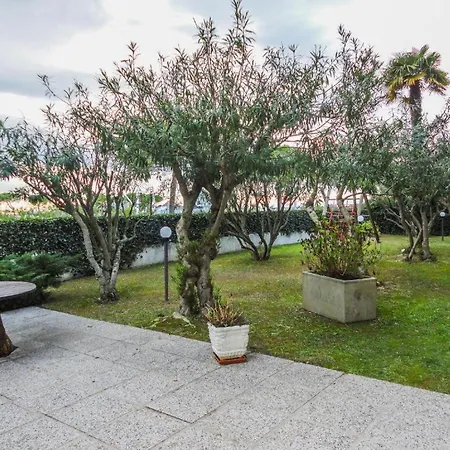 Lovely For 5 Guests By The Appartement *